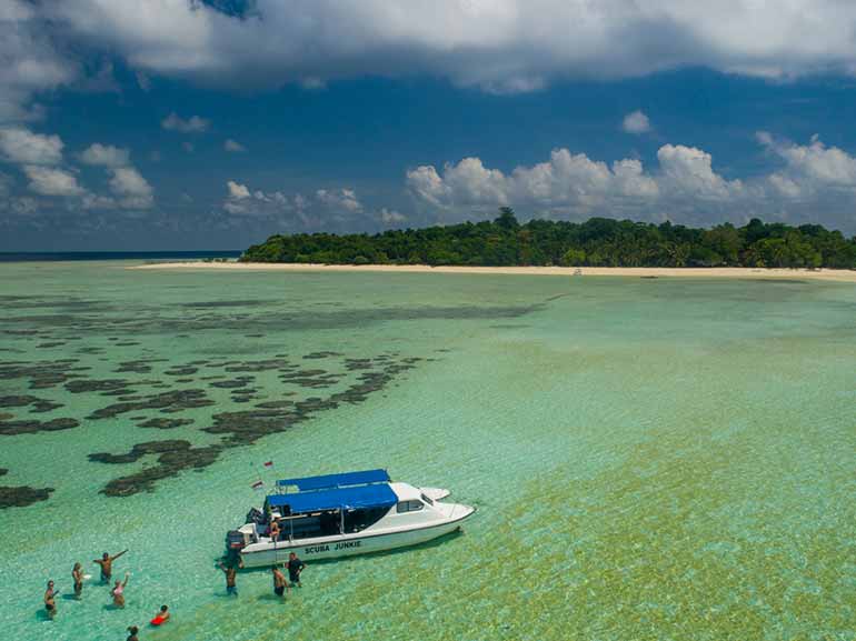 snorkeling sangalaki marine park